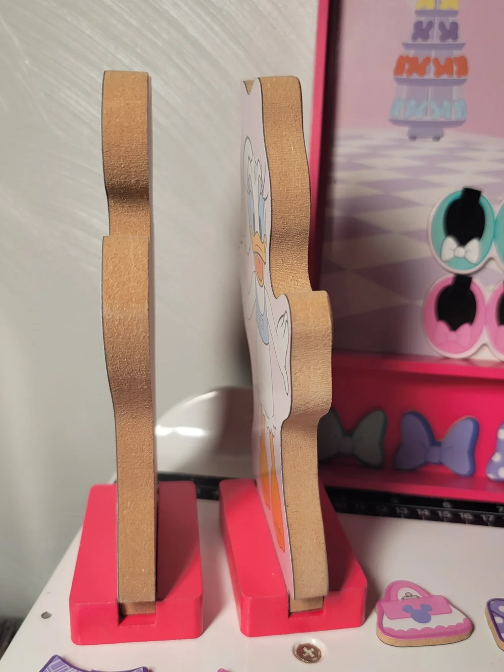 LN Disney Melissa & Doug Minnie & Daisy Wooden Magnetic Dress-Up Dolls With Tray